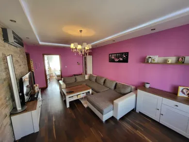 Na predaj 3-izbový byt, 74 m², Komárno