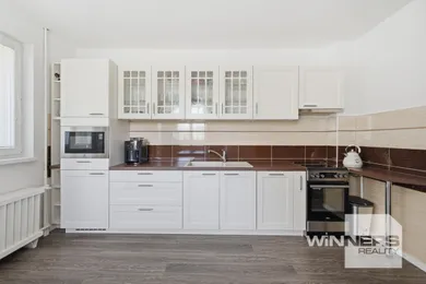 Na predaj 5-izbový dom, 192 m², Rovinka
