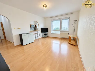 Na prenájom 1-izbový byt, 39 m², Trenčín, Staničná
