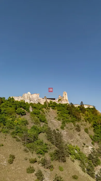 Na predaj pozemok, Višňové