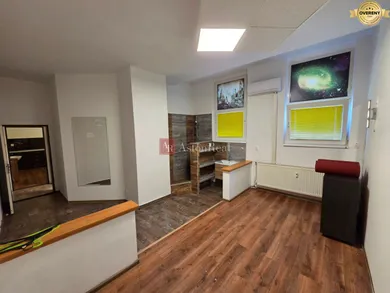Na predaj komerčné, 150 m², Bratislava-Petržalka, Jasovská