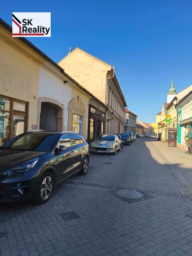 Na predaj objekt, 405 m², Komárno, Jókaiho ul.