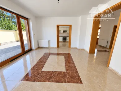 Na predaj 6-izbový dom, 187 m², Lučenec, Špitálska