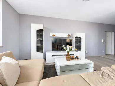 Na predaj 3-izbový byt, 79 m², Bratislava-Nové Mesto, Račianska