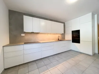 Na prenájom dom, 300 m², Bratislava-Záhorská Bystrica, Strmý vŕšok