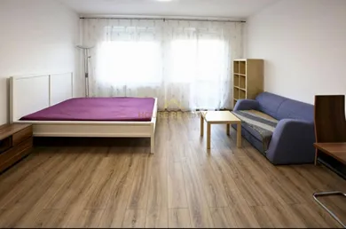 Na prenájom 1-izbový byt, 39 m², Bratislava-Petržalka, Vyšehradská
