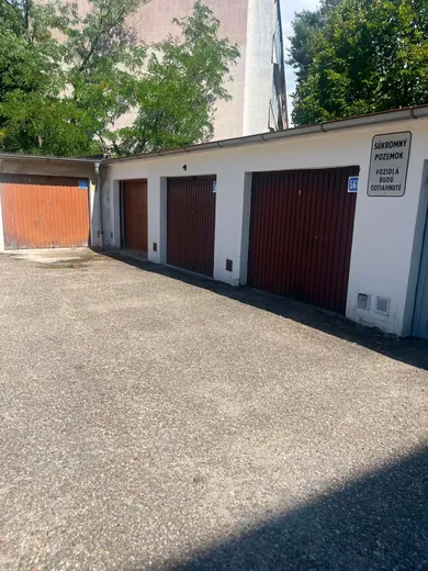 Objekty na predaj, Bratislava-Karlova Ves · €55 000