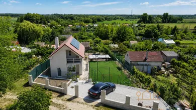 Na predaj 4-izbový dom, 130 m², Svätý Jur