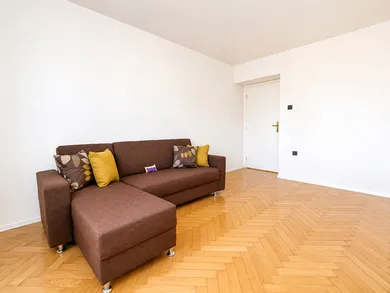 Na prenájom 2-izbový byt, 65 m², Prievidza, Banícka