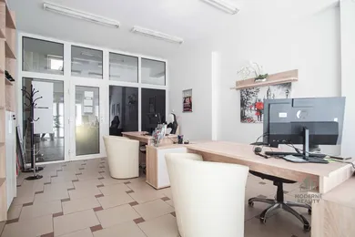 Na prenájom komerčné, 26 m², Nové Zámky, M. R. Štefánika