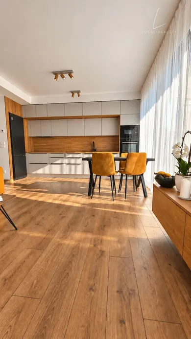 Na predaj 4-izbový byt, 96 m², Bratislava-Petržalka, -