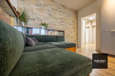 Na predaj 2-izbový byt, 72 m², Bratislava-Petržalka, Vilová