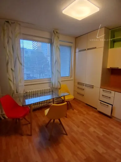 Na prenájom 2-izbový byt, 52 m², Bratislava-Dúbravka, -