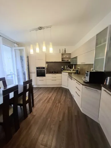 Mieszkania na wynajem, 3-pokojowe, Bratislava-Petržalka · €700