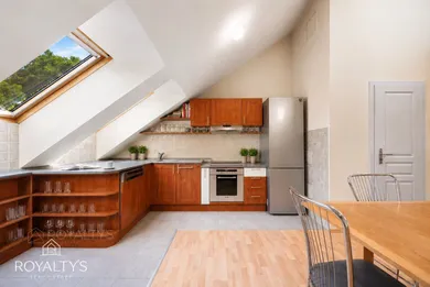 Na predaj 4-izbový byt, 188 m², Bratislava-Ružinov, Trenčianska