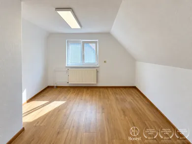Na prenájom komerčné, 70 m², Trenčín