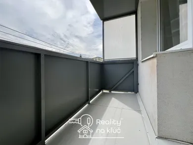 Na prenájom 1-izbový byt, 40 m², Nové Zámky, M. R. Štefánika