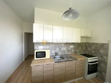 Mieszkania na wynajem, 2-pokojowe, Senica · €500