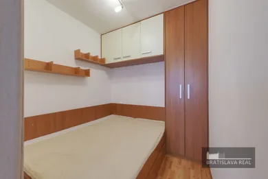 Na prenájom 1-izbový byt, 43 m², Bratislava-Podunajské Biskupice