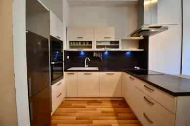 Na predaj 2-izbový byt, 50 m², Bratislava-Ružinov, Vietnamská