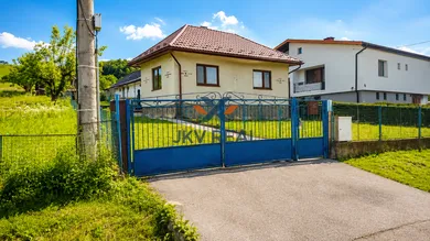 Na predaj pozemok, Valkovce
