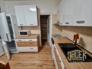 Mieszkania na wynajem, 3-pokojowe, Považská Bystrica · €650