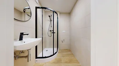 Na predaj 3-izbový byt, 65 m², Bratislava-Petržalka, Osuského