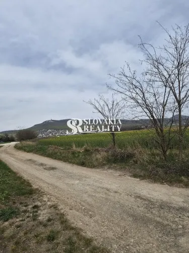 Na predaj pozemok, 973 m², Nitra