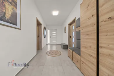 Na predaj 4-izbový dom, 172 m², Dunajský Klátov, Klátovská cesta