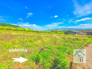 Na predaj pozemok, 927 m², Fintice, Sadová