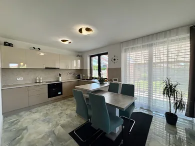 Na predaj 4-izbový dom, 106 m², Mostová, Mostova