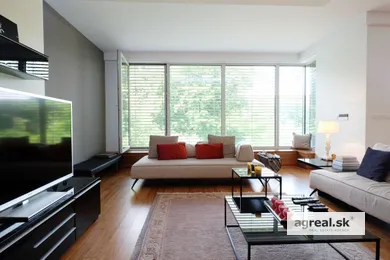 Byty na prenájom 4-izbový, Bratislava-Staré Mesto · €2 800
