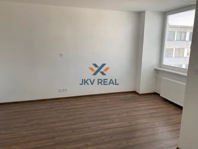 Na prenájom 2-izbový byt, 45 m², Prievidza, Hviezdoslavova