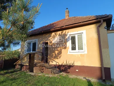 Domy na sprzedaż, 3-pokojowe, Šurany · €112 900