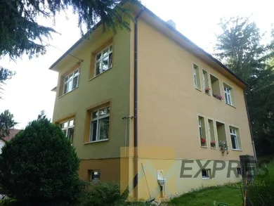 Na predaj 12-izbový dom, 306 m², Handlová, SNP