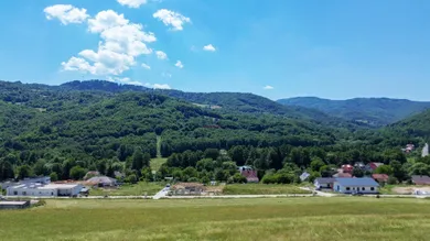 Na predaj pozemok, 188 m², Horné Hámre