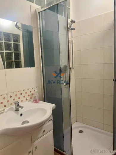Na prenájom 2-izbový byt, 50 m², Poprad, Banícka