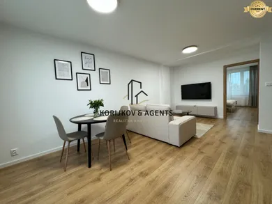 Na prenájom 2-izbový byt, 55 m², Humenné, Námestie Slobody
