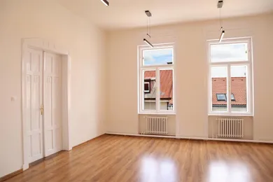 Kiadó kereskedelmi ingatlanok, Nitra · €490