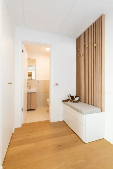 Na prenájom 2-izbový byt, 55 m², Bratislava-Staré Mesto, Továrenská
