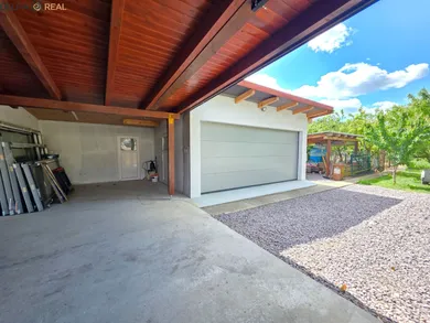 Na predaj 8-izbový dom, 470 m², Horné Saliby