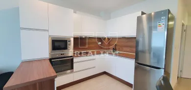 Mieszkania na wynajem, 3-pokojowe, Banská Bystrica · €850