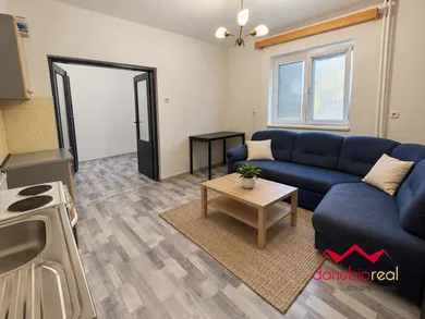 Na predaj 8-izbový dom, 300 m², Veľké Kosihy
