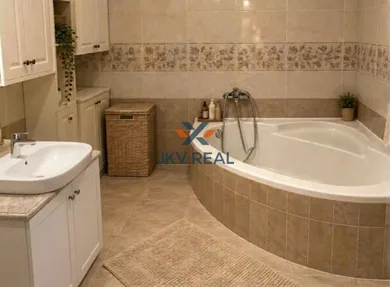 Na predaj 5-izbový byt, 183 m², Pezinok