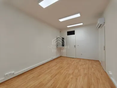 Na prenájom komerčné, 19 m², Bratislava-Petržalka, Černyševského