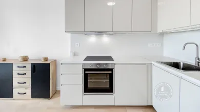 Na prenájom 1-izbový byt, 33 m², Bratislava-Nové Mesto, Račianska