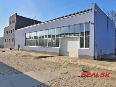 Komerčné priestory na prenájom, Nitra · €3 800