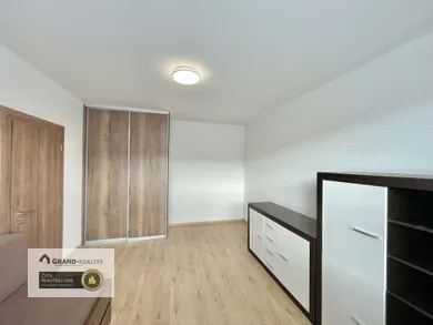 Na prenájom 1-izbový byt, 36 m², Holíč, Pri Kaštieli