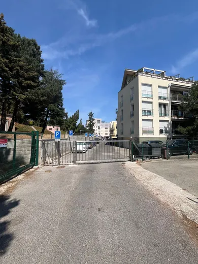 Mieszkania na wynajem, 3-pokojowe, Bratislava-Nové Mesto · €1400