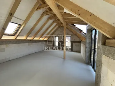 Na predaj 5-izbový dom, 194 m², Liptovský Mikuláš